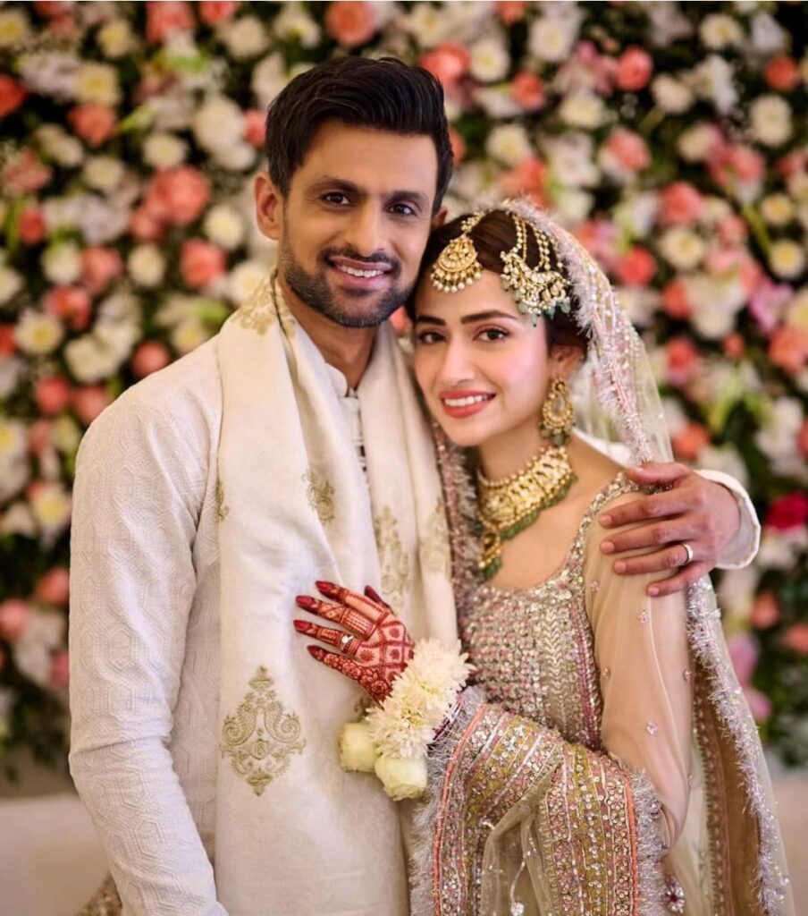 कैसे शोएब मलिक ने सानिया मिर्जा के बाद साना जावेद से की शादी? (How Shoaib Malik Married Sana Javed After Sania Mirza?) IMG
